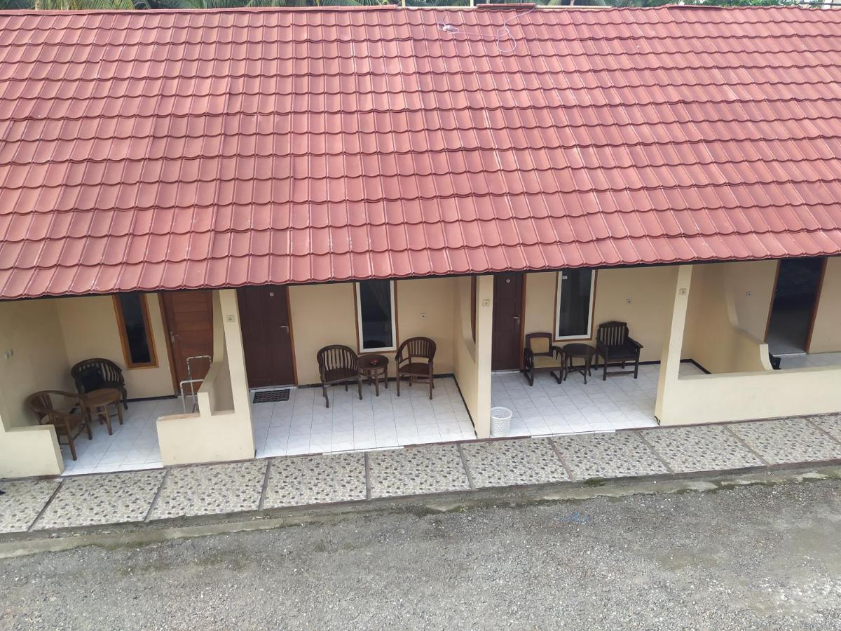Hotel Putra Sindang Asih Batukaras Exterior photo