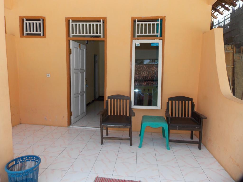 Hotel Putra Sindang Asih Batukaras Room photo